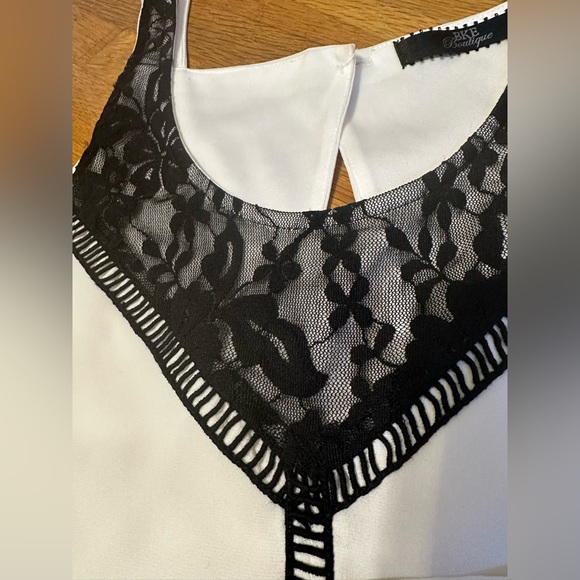 *last chance* Buckle Boutique | Women’s white tank top w/ black lace overlay - Picture 3 of 16